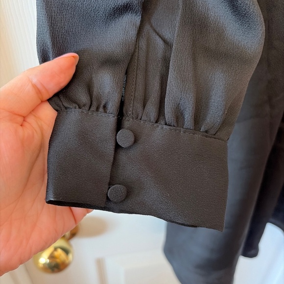 New with Tags Express Tie Waist Long Sleeve V-Neck Dress, Women's Size L - Black - Picture 4 of 7